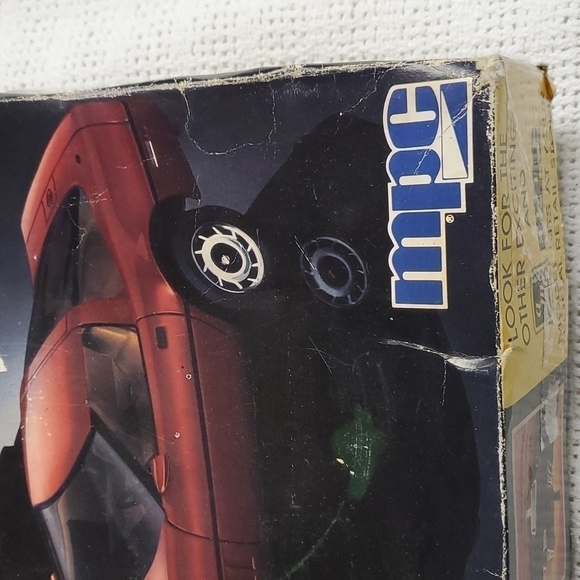 Corvette Vintage Collector Series 3 Separate Model Cars Kits (57, 75 & 8… - Picture 12 of 15